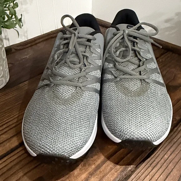 NWT Nike Gray Men’s Complete Trainer Black Accents size 11.5